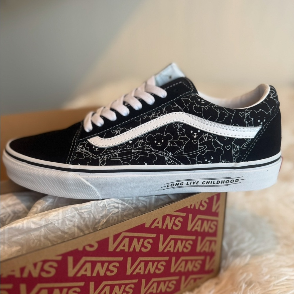 Vans limited edition Cho hospital bear. W10.5- M9
